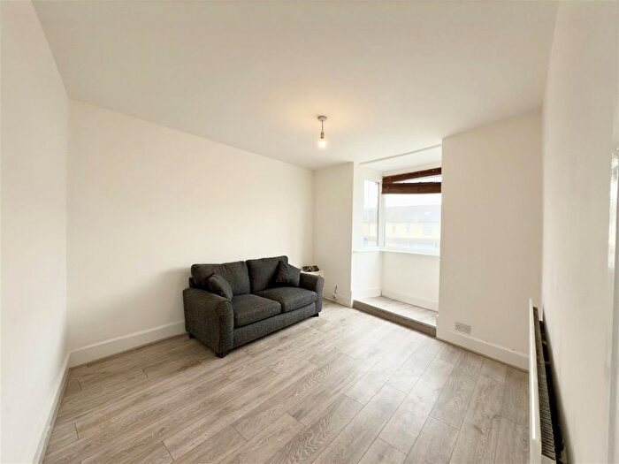 1 Bedroom Flat To Rent In Dawley Road, Hayes, UB3