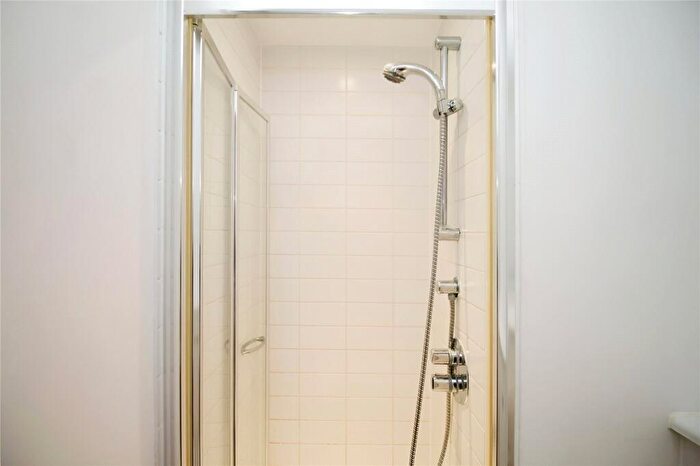 2 Bedroom Flat To Rent In Castle Lane, Bedford, Bedfordshire, MK40