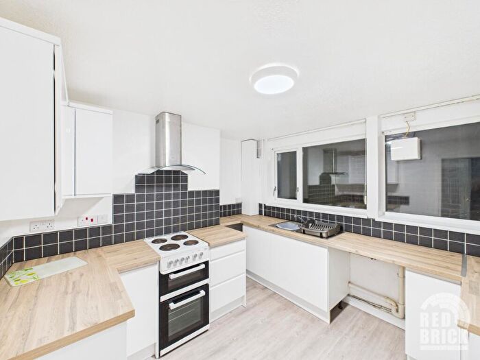 2 Bedroom Flat To Rent In Balmoral Close, Coventry, CV2