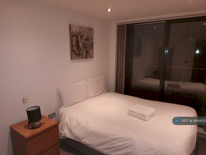 2 Bedroom Flat To Rent In The Axis, Nottingham, NG1