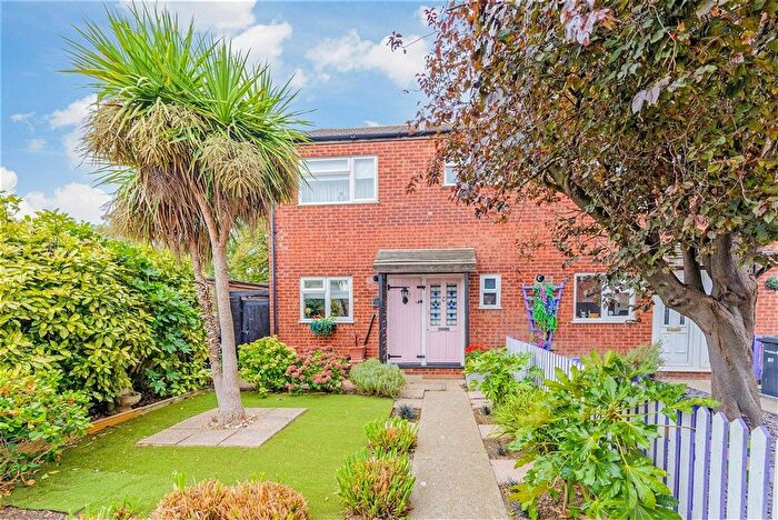 3 Bedroom End Terrace House For Sale In Cobsdene, Gravesend, Kent, DA12
