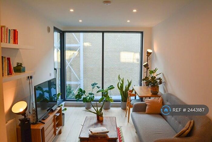 2 Bedroom Flat To Rent In Hoxton Street, London, N1
