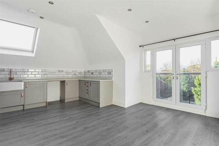 2 Bedroom Flat To Rent In Mitcham Park, Mitcham, Surrey, CR4