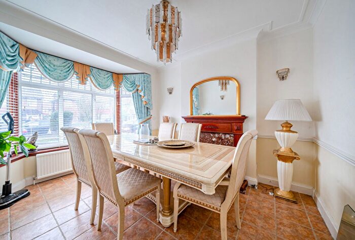 3 Bedroom Semi Detached House For Sale In Tintern Avenue, London, NW9