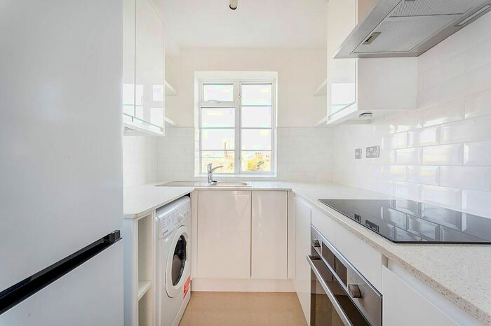 2 Bedroom Flat To Rent In Hamlet Gardens, Ravenscourt Park, London, W6