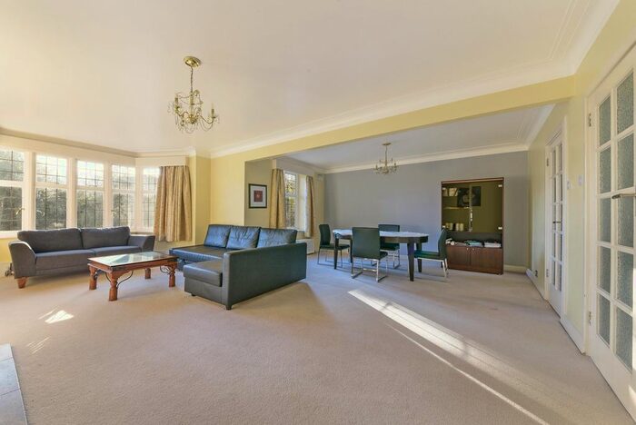 3 Bedroom Flat To Rent In Portsmouth Road, Putney, London, SW15