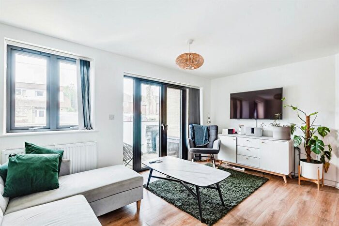 2 Bedroom Flat For Sale In Kennington Road, Kennington, Oxford, OX1