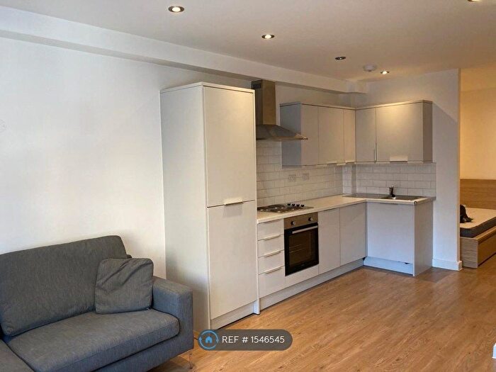 Studio To Rent In Roman Road, London, E2