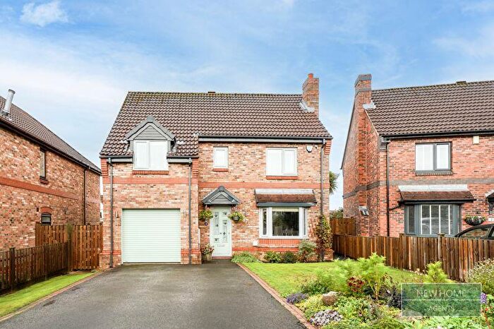 4 Bedroom Detached House For Sale In Field End Garth, Leeds, LS15