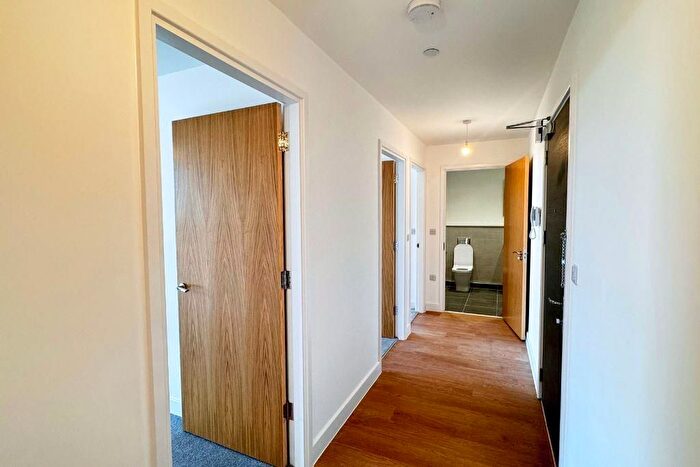 3 Bedroom Flat For Sale In Salford Quay, Salford, M50