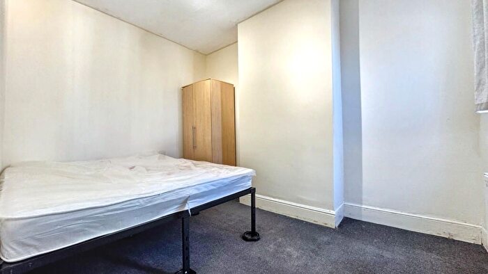 4 Bedroom Semi-Detached House To Rent In Soundwell Road, Bristol, BS16