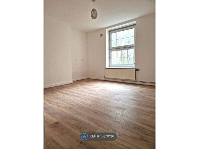 2 Bedroom Flat To Rent In Mccall House, London, N7