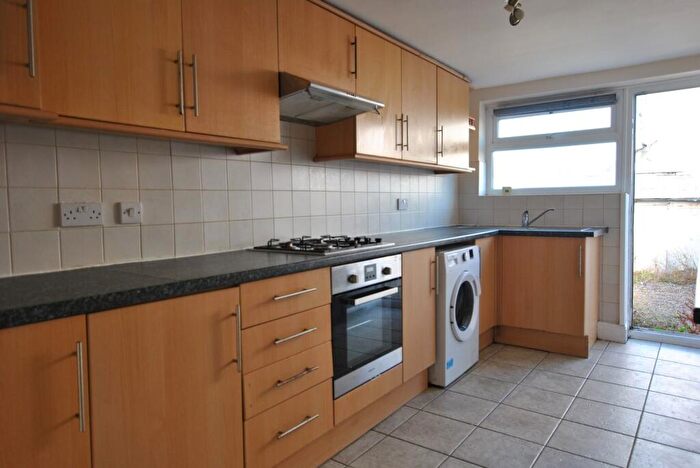 2 Bedroom Maisonette To Rent In Rainham Road, Gillingham, ME7