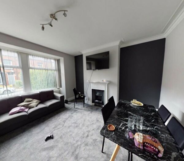 6 Bedroom Terraced House To Rent In Headingley Avenue, Leeds, West Yorkshire, LS6