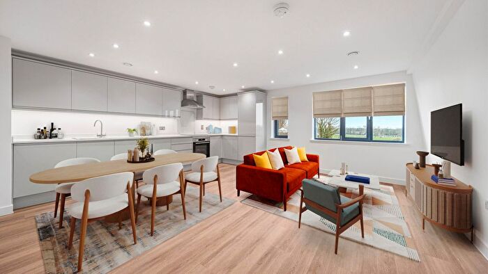 2 Bedroom Flat For Sale In Portsmouth Road, Esher, KT10