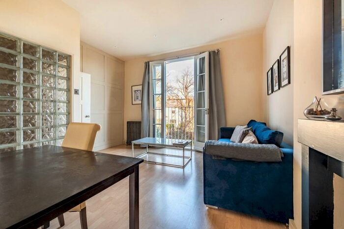 2 Bedroom Flat To Rent In Palace Road, Tulse Hill, London SW2