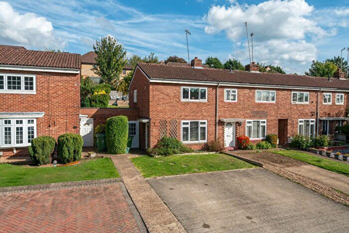 2 Bedroom End Of Terrace House For Sale In Beechfield Road, Boxmoor, Hertfordshire, HP1