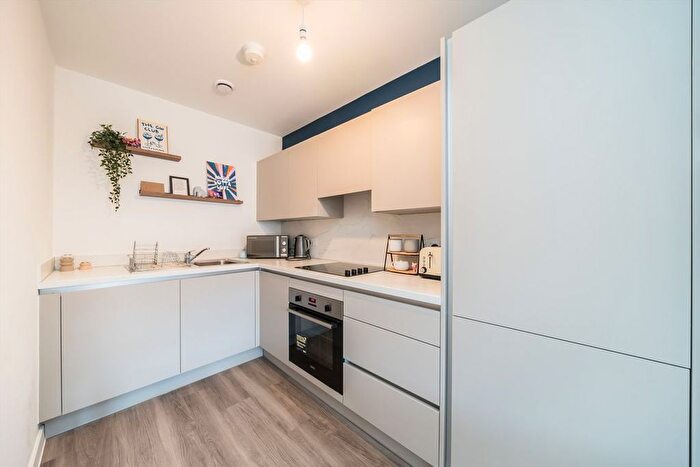 1 Bedroom Flat To Rent In Springfield Drive, Tooting, SW17