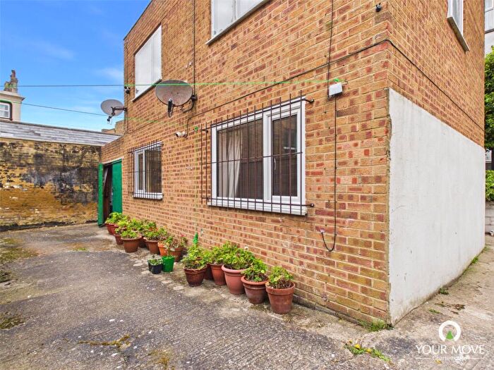 1 Bedroom Flat For Sale In Ethelbert Crescent, Margate, Kent, CT9