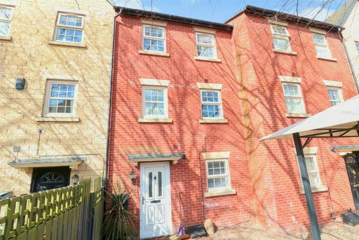2 Bedroom Town House To Rent In Bailey Croft, Barnsley, S70