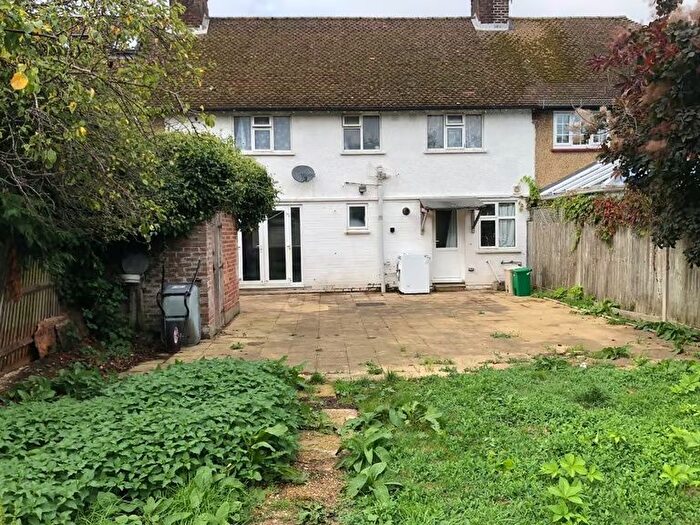 4 Bedroom Terraced House To Rent In Burwood Road, Hersham, Surrey, KT12