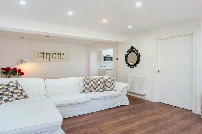 3 Bedroom Flat To Rent In St Crispins Close, Hampstead, NW3