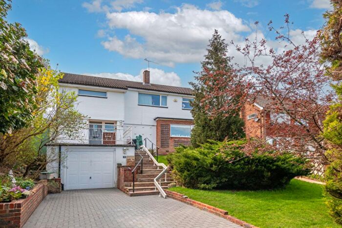 4 Bedroom Detached House For Sale In Windmill Way, Reigate, RH2