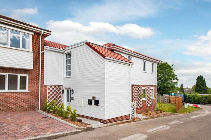 2 Bedroom Flat To Rent In Cavendish Square, Longfield, DA3