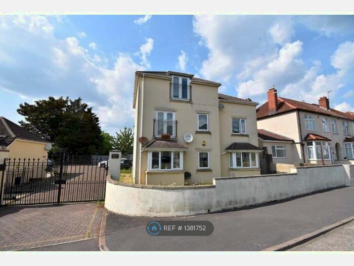 2 Bedroom Flat To Rent In Savoy Court, Bristol, BS4