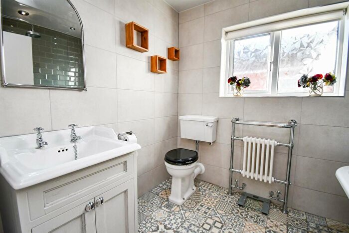 2 Bedroom Bungalow For Sale In Mill Crescent, Scotter, Gainsborough, DN21