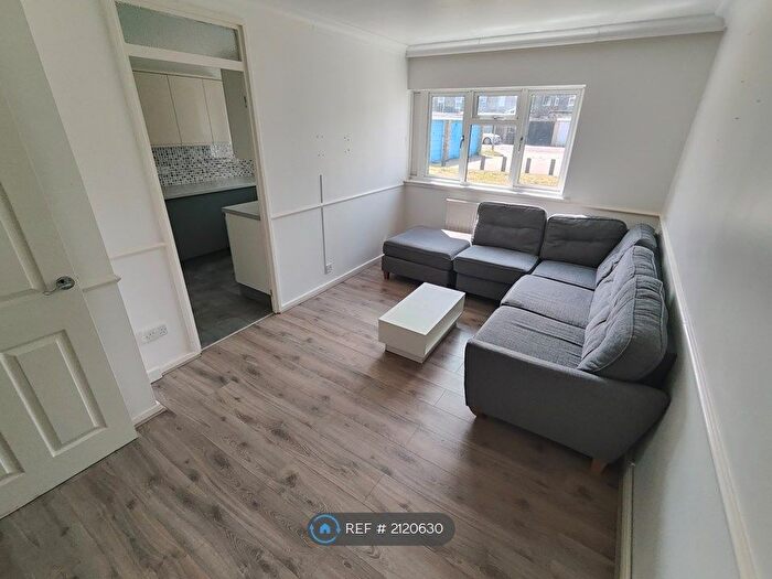 1 Bedroom Flat To Rent In Macers Court, Broxbourne, EN10