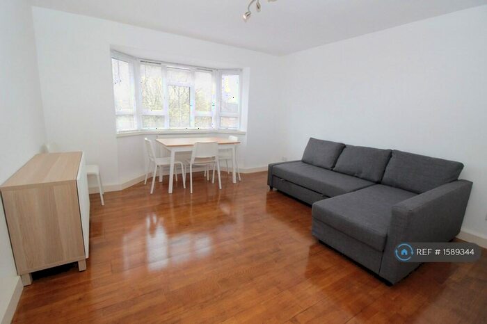 2 Bedroom Flat To Rent In Longberrys, London, NW2