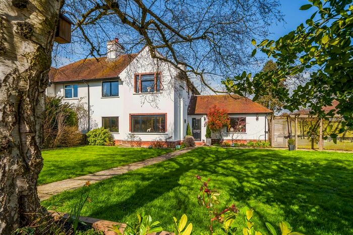 3 Bedroom Semi-Detached House To Rent In Bearton Green, Hitchin, SG5