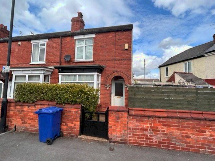 3 Bedroom End Of Terrace House To Rent In Raby Road, Doncaster, South Yorkshire, DN2