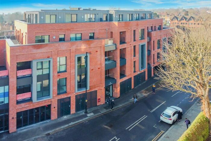 2 Bedroom Flat To Rent In Palmers Green London, N13