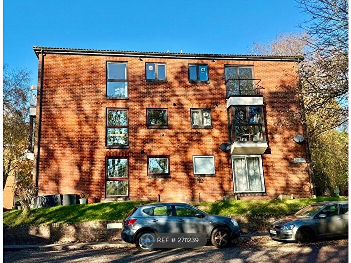 2 Bedroom Flat To Rent In Upper Weybourne Lane, Farnham, GU9