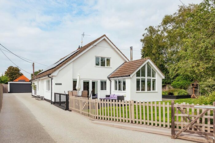 5 Bedroom Detached House For Sale In Detached Home In Carbrooke With Established Gardens, IP25