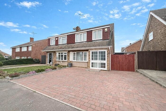 3 Bedroom Semi Detached House For Sale In Turnpike Drive, Warden Hills, Luton, Bedfordshire, LU3