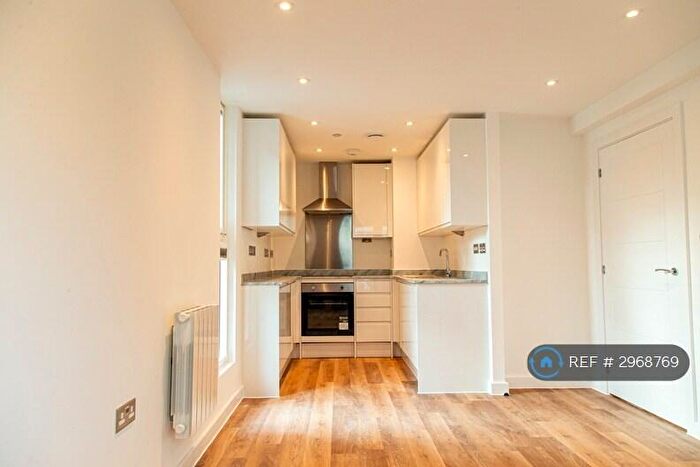 1 Bedroom Flat To Rent In Winnall Manor Road, Winchester, SO23