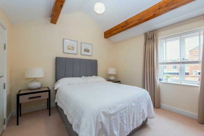 1 Bedroom Retirement Property For Sale In Rosefield Cottage, Lillington Avenue, Leamington Spa, Warwickshire, CV32