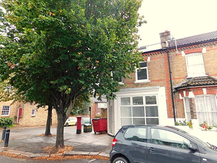 3 Bedroom End Terrace House To Rent In Brook Road South, Brentford, TW8