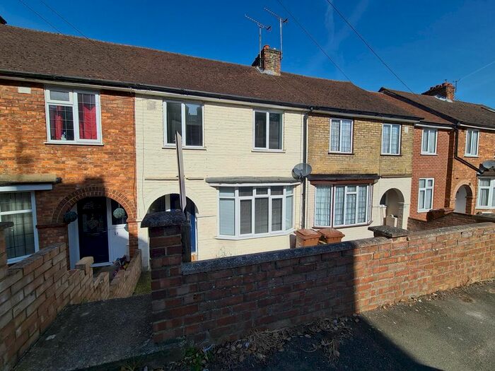 3 Bedroom Terraced House To Rent In Purbeck Road, Chatham, ME4