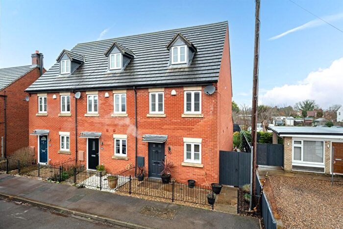 3 Bedroom End Of Terrace House For Sale In South End Lane, Northall, LU6