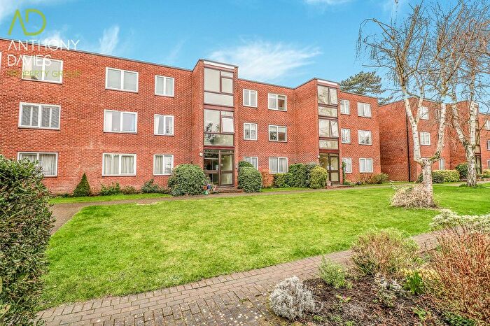 2 Bedroom Flat To Rent In Eversley Lodge, Hoddesdon, EN11