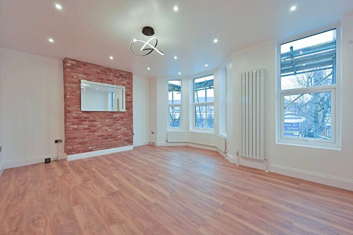 3 Bedroom Flat For Sale In Palermo Road, Kensal Green, London, NW10