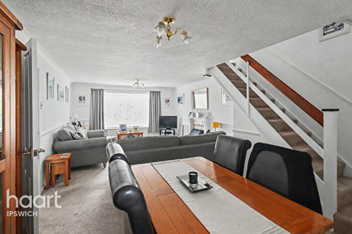 3 Bedroom Link Detached House For Sale In Radcliffe Drive, Ipswich, IP2