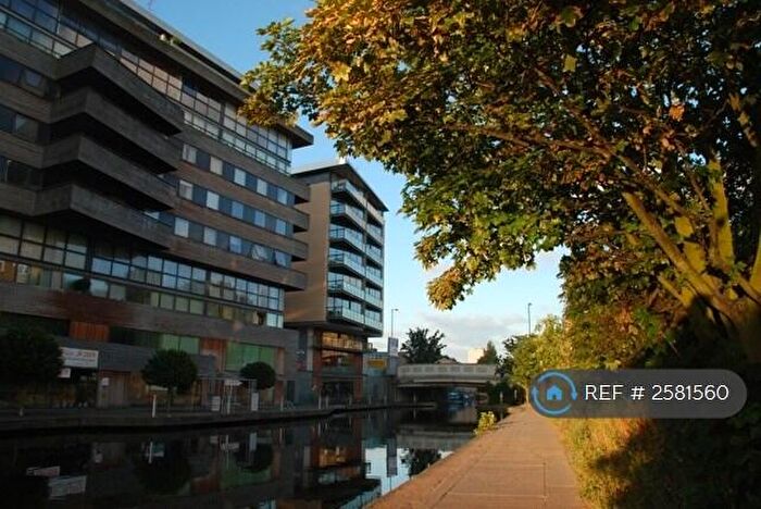 2 Bedroom Flat To Rent In Gainsborough Studios West, London, N1