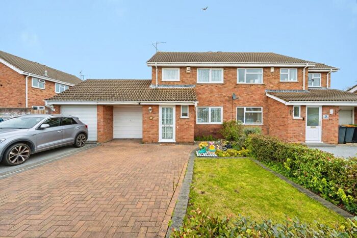 3 Bedroom Semi Detached House For Sale In Ryton Close, Bedford, Bedfordshire, MK41