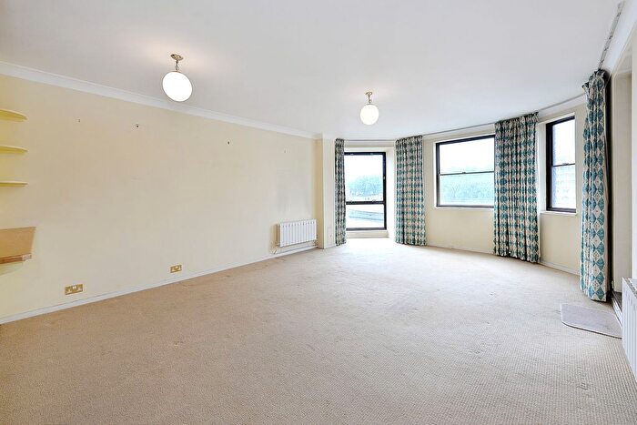 1 Bedroom Flat To Rent In Nine Elms Lane, London, SW8