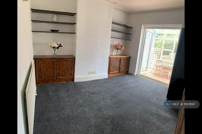 4 Bedroom Semi-Detached House To Rent In Upper Shaftesbury Avenue, Southampton, SO17